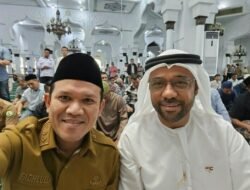 Setelah Kunjungan Kerja, Duta UEA Solat Bersama Dengan Wagub Aceh di Masjid Raya