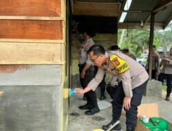 Ramadhan Peduli, Kapolres Aceh Timur Pimpin Program Bedah Rumah Warga