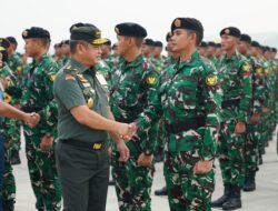 Bangga dan Haru, Kasad Dampingi Panglima TNI Sambut Kepulangan Kontingen Bastille Day