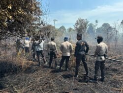 Tim Gabungan Lakukan Pendinginan Karhutla Di Desa Tanjung Peranap