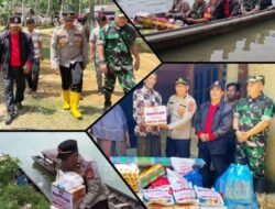 Kapolsek Simpang Jernih Serahkan Bantuan Kepada Warga Korban Angin Puting Beliung Dengan Menggunakan Perahu Kayu