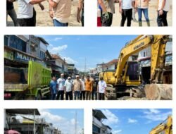 Pasca Bencana Banjir dan Longsor Wakil Bupati Aceh Timur T. Zainal Abidin S.Pd.I., M.H Turun Langsung Bersihkan Sampah di Kota Idi