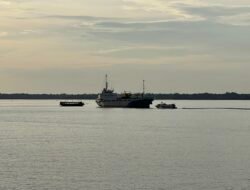 Ganggu Lalu Lintas Laut, Kapal Kargo Diduga Sandar Ilegal di Selat Air Hitam