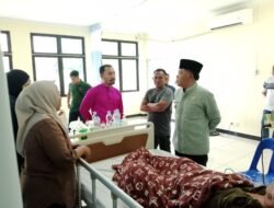Bupati Asmar Jenguk Tokoh dan Warga Meranti yang Dirawat di RSUD Dorak, Tegaskan Komitmen Pelayanan Kesehatan Humanis