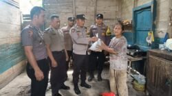 Hidup Sebatang Kara di Rumah Papan, Lansia di Hambawa Dapat Perhatian Polsek Gunungsitoli Alo’oa